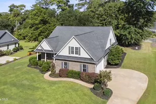 323 Crown Pointe Dr, Hampstead, NC 28443 - Photo 2