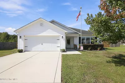 504 Spiro Court, Richlands, NC 28574 - Photo 2