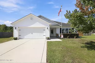 504 Spiro Ct, Richlands, NC 28574 - Photo 2