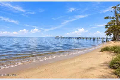 609 Neuse Harbour Boulevard, New Bern, NC 28560 - Photo 2