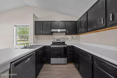 614 S Hampton Drive, Jacksonville, NC 28546 - Photo 8