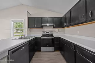 614 S Hampton Dr, Jacksonville, NC 28546 - Photo 8