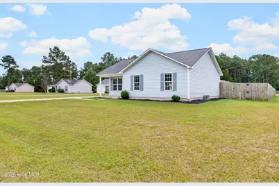 172 Ashbury Park Lane, Richlands, NC 28574 - Photo 2