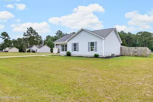 172 Ashbury Park Ln, Richlands, NC 28574 - Photo 2