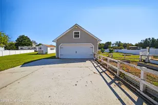 106 Elizabeth Cir, Moyock, NC 27958 - Photo 40