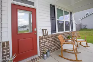 402 Summer Wind Wy, Aberdeen, NC 28315 - Photo 4