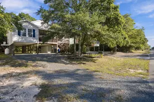 124 NE 2nd St, Oak Island, NC 28465 - Photo 2