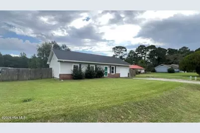 1011 Blue Leaf Place, Jacksonville, NC 28546 - Photo 2