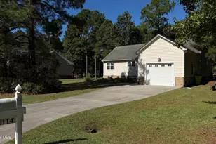 1114 Barkentine Dr, New Bern, NC 28560 - Photo 2