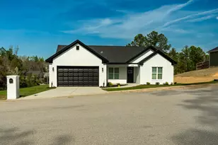 4386 Creekview Dr, Hephzibah, GA 30815 - Photo 2
