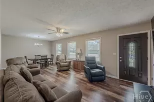 324 E Broad St, Winder, GA 30680 - Photo 2