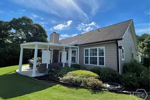 1881 Hampton Walk Ct, Hoschton, GA 30548 - Photo 2