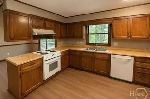 110 Flannigans, Athens, GA 30605 - Photo 2