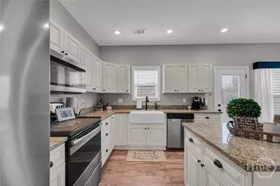 1377 Charleston Avenue, Commerce, GA 30529 - Photo 6