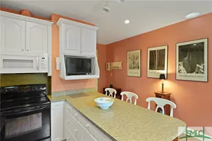 409 E Jones St, Savannah, GA 31401 - Photo 16