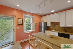 409 E Jones St, Savannah, GA 31401 - Photo 12