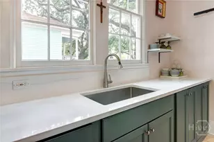 123 W Park Ave, Savannah, GA 31401 - Photo 22