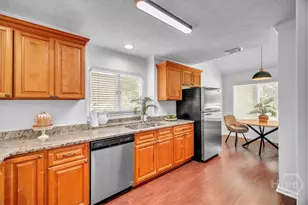 3005 River Dr, Savannah, GA 31404 - Photo 4