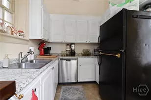 24 E Jones St, Savannah, GA 31401 - Photo 16
