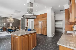 2 E Perry Ln, Savannah, GA 31401 - Photo 12