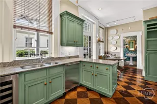 203 W Charlton St, Savannah, GA 31401 - Photo 12