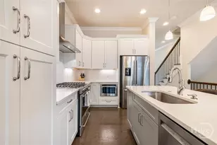 453 Port St, Savannah, GA 31401 - Photo 12