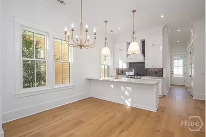 312 W 38th Street, Savannah, GA 31401 - Photo 6