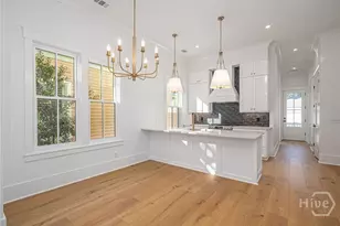 312 W 38th St, Savannah, GA 31401 - Photo 6
