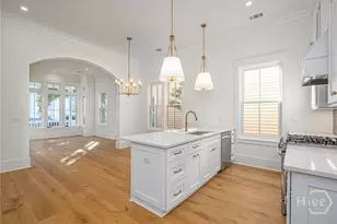 312 W 38th St, Savannah, GA 31401 - Photo 8