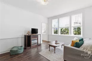 17 E 37th St, Savannah, GA 31401 - Photo 8