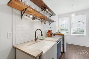 17 E 37th St, Savannah, GA 31401 - Photo 4