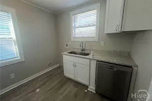 13 W 52nd St, Savannah, GA 31405 - Photo 2