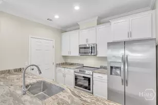 39 Travis St, Savannah, GA 31406 - Photo 10
