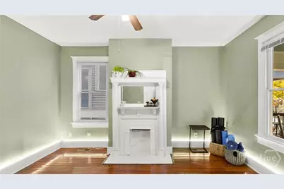 534 E Waldburg Street, Savannah, GA  - Photo 8