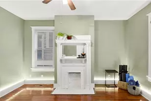 534 E Waldburg St, Savannah, GA - Photo 8