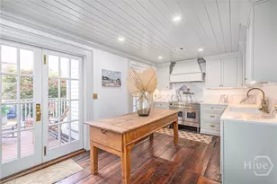 110 W Taylor St, Savannah, GA 31401 - Photo 10