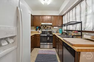 2220 E Victory Dr, Savannah, GA 31404 - Photo 10