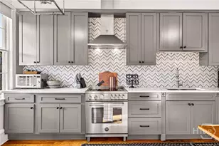 15 E Jones St, Savannah, GA 31401 - Photo 14
