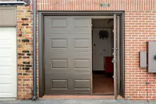 220 E State St, Savannah, GA 31401 - Photo 8