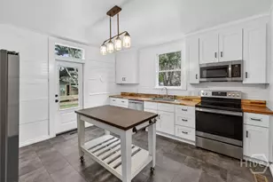 1401 Wayne St, Darien, GA 31305 - Photo 18