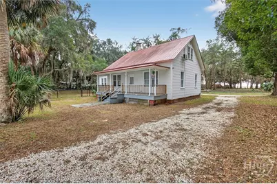 1401 Wayne Street, Darien, GA 31305 - Photo 1