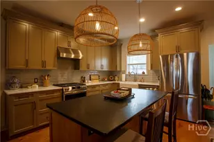 919 E Waldburg St, Savannah, GA 31401 - Photo 8