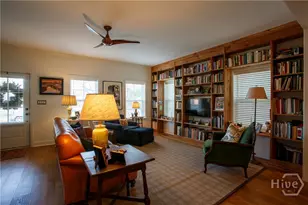 919 E Waldburg St, Savannah, GA 31401 - Photo 6