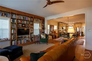 919 E Waldburg St, Savannah, GA 31401 - Photo 4
