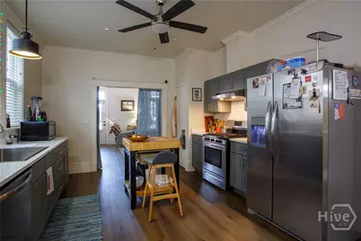 921 E Waldburg Street, Savannah, GA 31401 - Photo 6