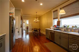 921 E Waldburg St, Savannah, GA 31401 - Photo 14