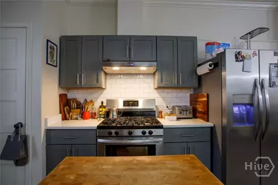 921 E Waldburg Street, Savannah, GA 31401 - Photo 8