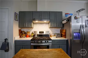 921 E Waldburg St, Savannah, GA 31401 - Photo 8