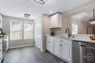 3127 Gilbert Street, Savannah, GA 31404 - Photo 4