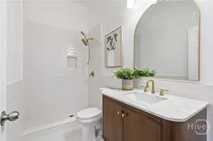 203 E 39th St, Savannah, GA 31401 - Photo 22